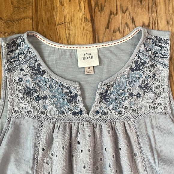 Knox Rose Grey and Blue Sleeveless Embroidered Blouse Top size M - Picture 3 of 7